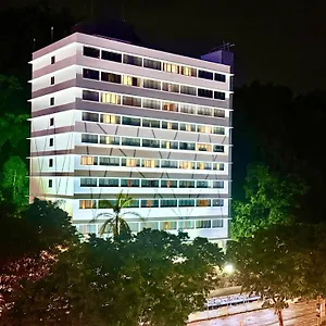 Hotel Shangri-la ***